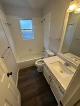 4938 Glenpark Dr in La Porte, TX - Building Photo - Building Photo