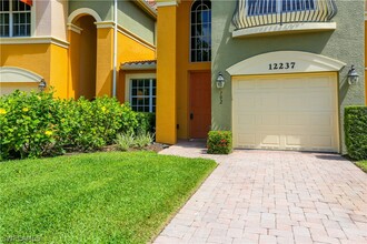 12237 Toscana Way in Bonita Springs, FL - Foto de edificio - Building Photo