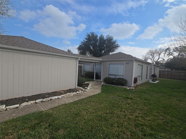 10935 Indian Vista Dr in Houston, TX - Building Photo - Building Photo