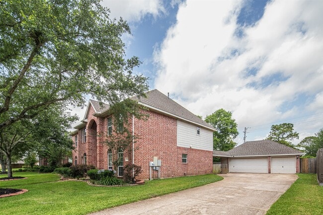 312 Falcon Lake Dr in Friendswood, TX - Building Photo - Building Photo