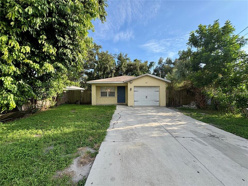 218 10th Ave E in Bradenton, FL - Building Photo