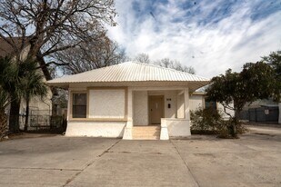 306 Washington St, Unit C in Del Rio, TX - Building Photo