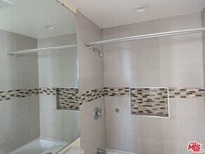 613 E 83rd St in Los Angeles, CA - Building Photo - Building Photo