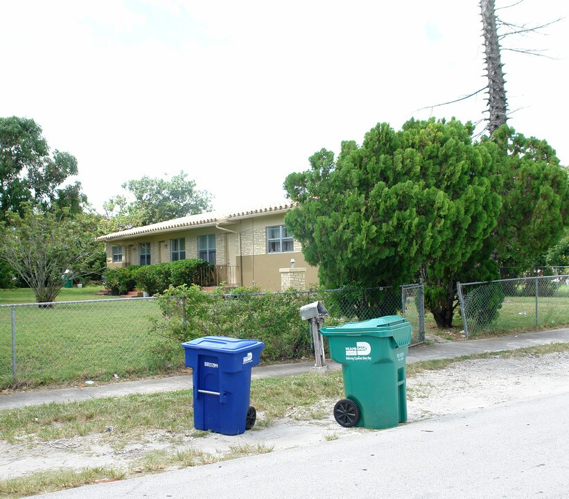 1236 NE 110th Ter in Miami, FL - Foto de edificio