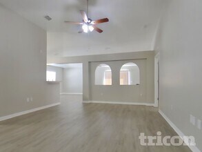 916 Jayhil Dr, Unit 3540-02 in Minneola, FL - Foto de edificio - Building Photo