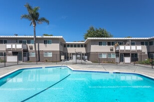 Twin Pines Manor Apartments in Sunnyvale, CA - Building Photo