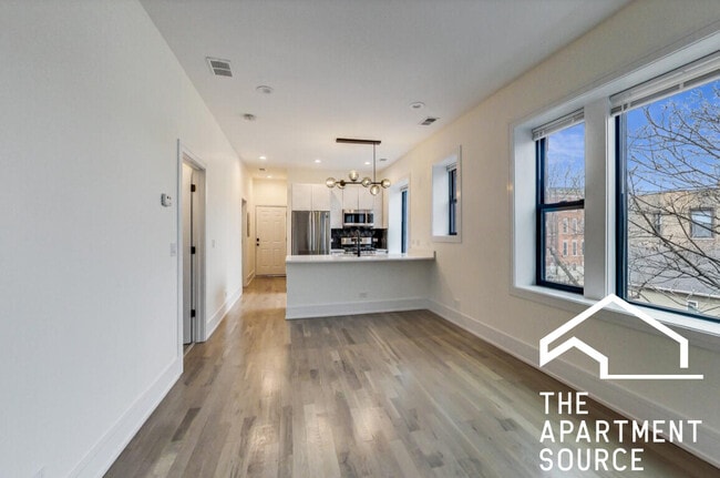 2553 W Hirsch St, Unit 2C in Chicago, IL - Building Photo - Building Photo