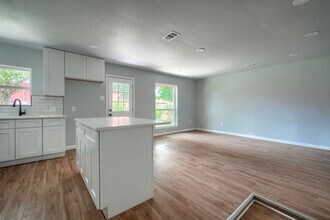 2329 San Medina Ave in Dallas, TX - Building Photo - Building Photo