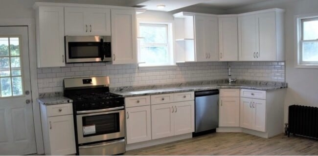 125 Weaver Ave, Unit 2nd Level in Bloomfield, NJ - Building Photo - Building Photo