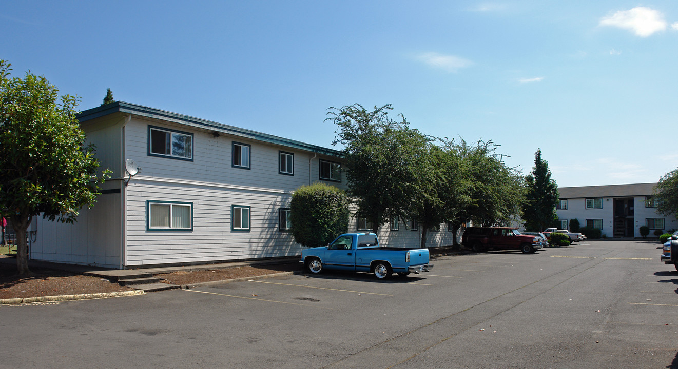 Roosevelt Gardens in Eugene, OR - Building Photo