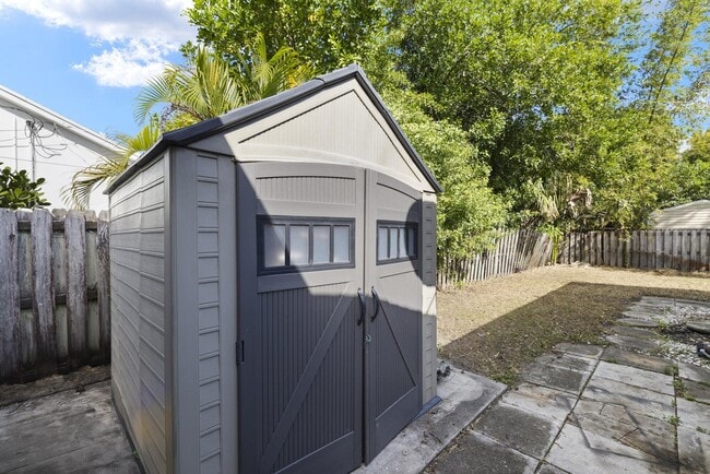 6918 Tradewind Way in Lantana, FL - Building Photo - Building Photo