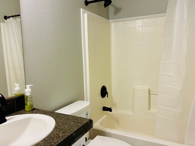 1727 E Mary Ln in Coeur d'Alene, ID - Foto de edificio - Building Photo