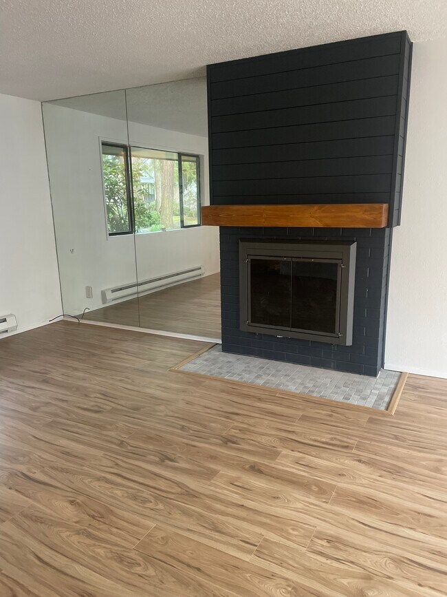 1717 150th Ave SE in Bellevue, WA - Foto de edificio - Building Photo