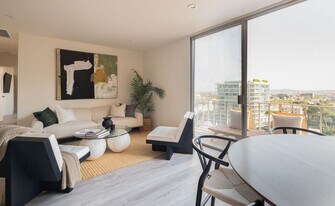 100 S Doheny Dr, Unit 1011 in Los Angeles, CA - Building Photo