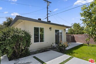 6229 Sylvia Ave in Los Angeles, CA - Building Photo - Building Photo