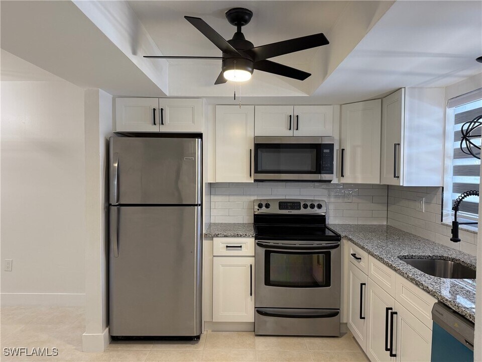 3318 Del Prado Blvd S in Cape Coral, FL - Foto de edificio