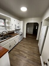 5025 Sunnyside Ave, Unit Upstairs in Chattanooga, TN - Foto de edificio - Building Photo