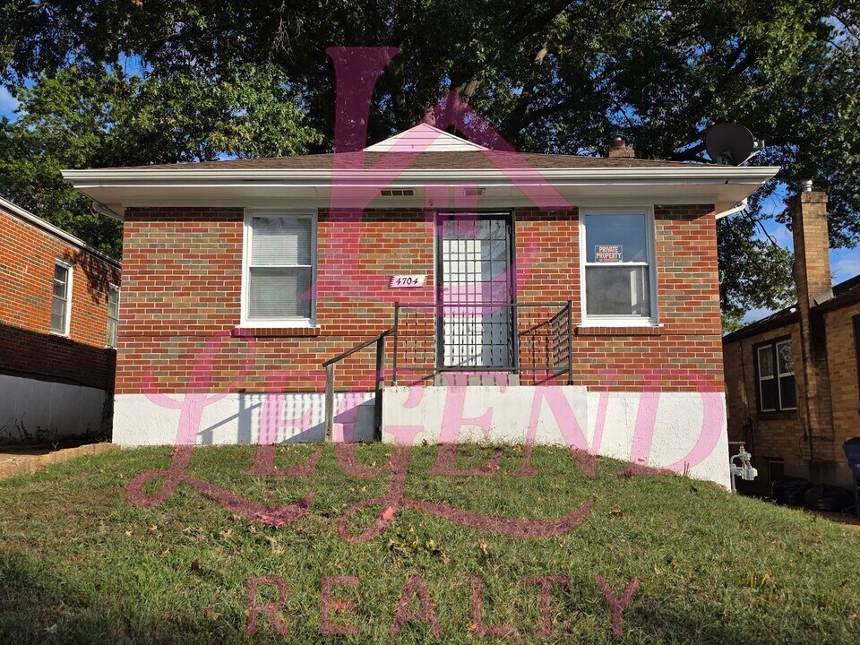 4704 Seattle St in St. Louis, MO - Building Photo