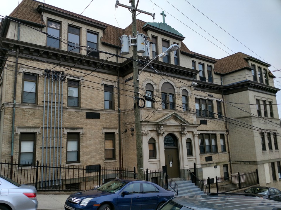 BridgeView at Manayunk in Philadelphia, PA - Building Photo