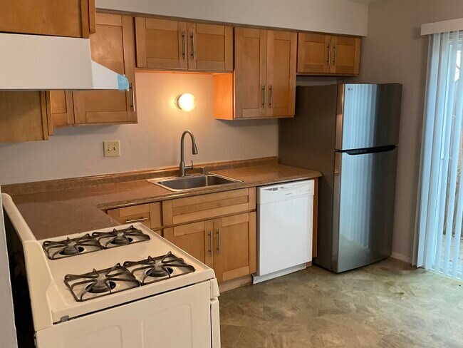 1108 W 5th St in Antioch, CA - Foto de edificio - Building Photo