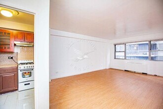 330 E 49th St in New York, NY - Building Photo - Building Photo