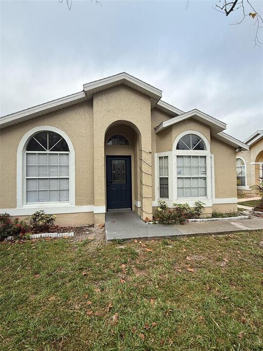 2428 Harbor Town Dr in Kissimmee, FL - Building Photo