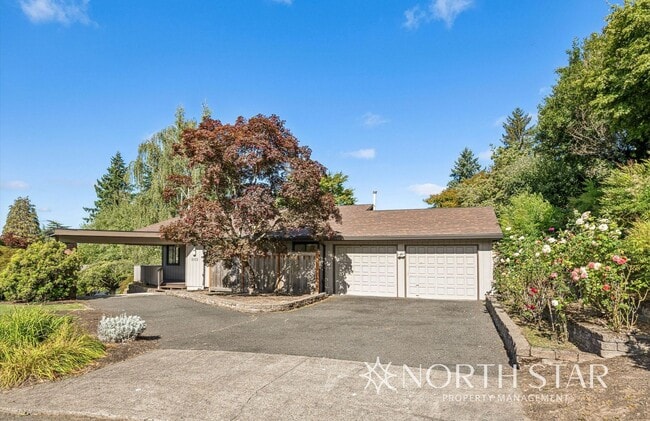 5103 SW Santa Monica Ct in Portland, OR - Building Photo - Building Photo