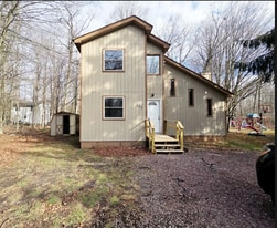 2859 Fairhaven Dr in Tobyhanna, PA - Building Photo