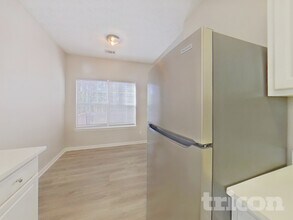 1421 Highgrove Way in Atlanta, GA - Foto de edificio - Building Photo