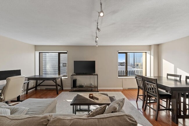 19 S 1st St in Minneapolis, MN - Foto de edificio - Building Photo