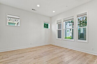 210 W Tribella Ct in Santa Ana, CA - Building Photo - Building Photo