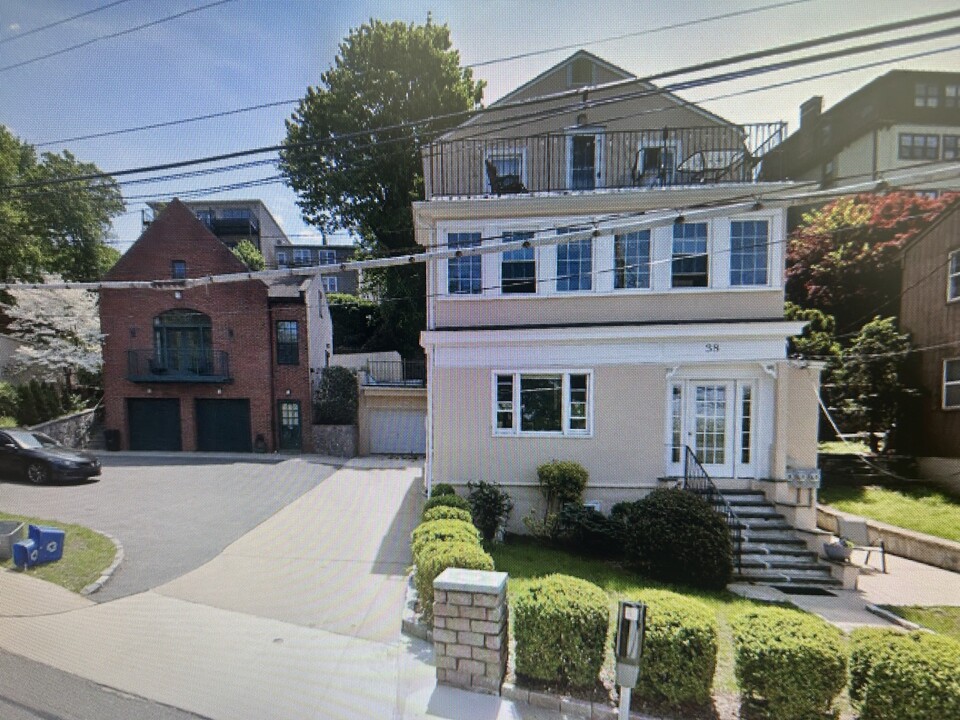 38 Palisade St in Dobbs Ferry, NY - Building Photo