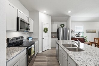 405 Perry Pl in Rockdale, TX - Building Photo - Building Photo