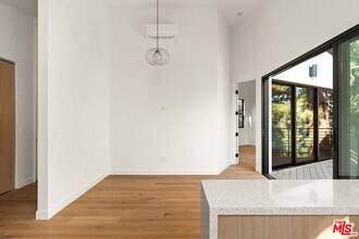 3427 Bonnie Hill Dr in Los Angeles, CA - Building Photo - Building Photo