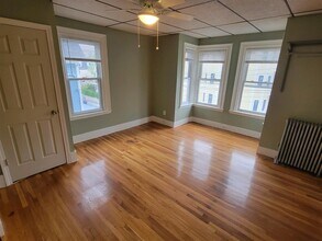 89 Cedar St, Unit 2 in Somerville, MA - Building Photo - Building Photo