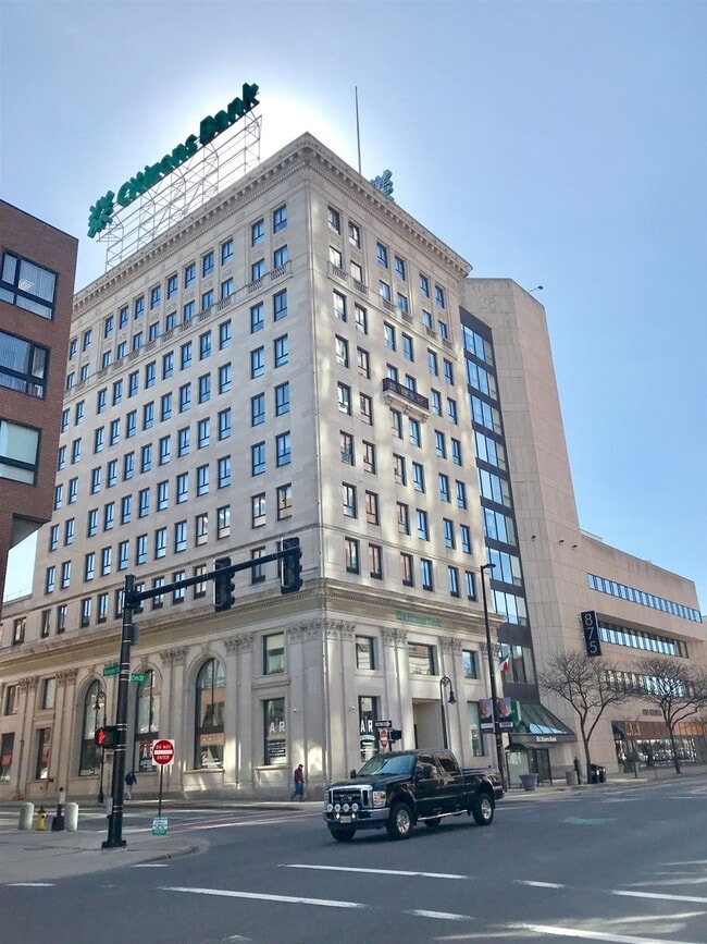 875 Elm St in Manchester, NH - Building Photo - Building Photo