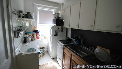 9 Egremont Rd, Unit 8 in Boston, MA - Building Photo - Building Photo