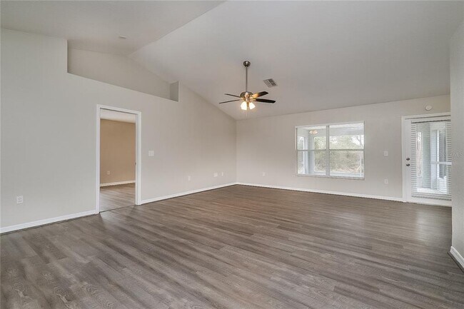 1067 Aladdin Rd in Spring Hill, FL - Building Photo - Building Photo
