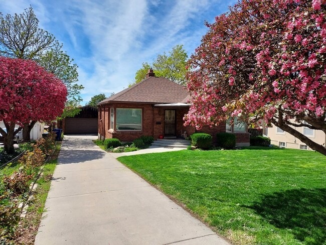 property at 3344 S Oakwood St