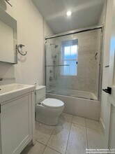 47 Englewood Ave, Unit 6 in Boston, MA - Foto de edificio - Building Photo