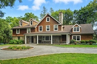 548 Anderson Hill Rd in Harrison, NY - Building Photo