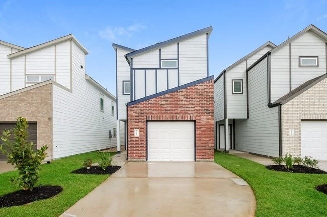 property at 15216 Estrella Rd E