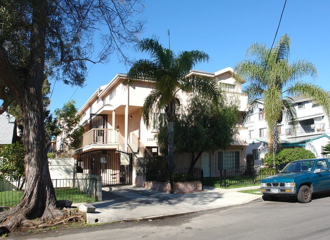 5309 Cartwright Ave in North Hollywood, CA - Building Photo - Building Photo