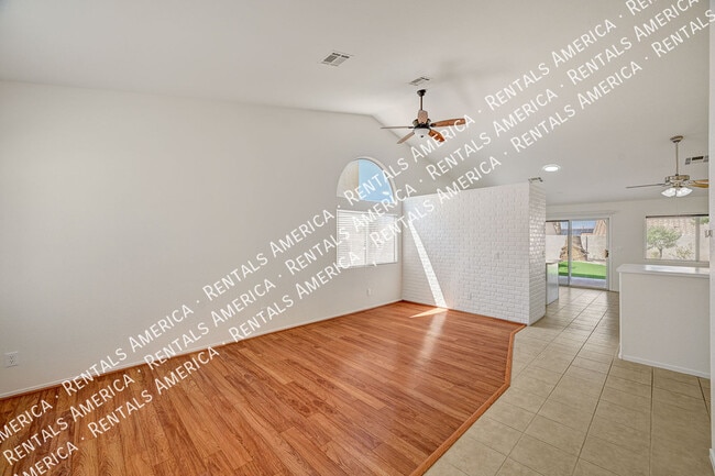 832 Seco Verde Ave in Henderson, NV - Building Photo - Building Photo