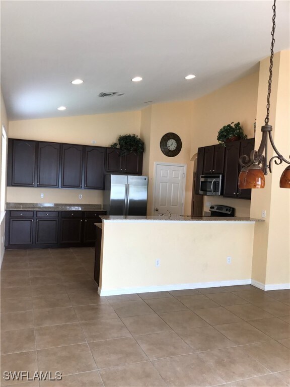 1560 Birdie Dr in Naples, FL - Building Photo - Building Photo