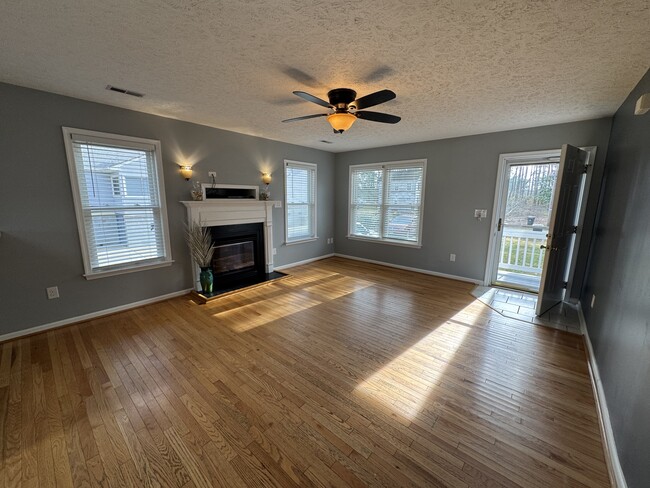 42 Lodge Rd in Poquoson, VA - Building Photo - Building Photo