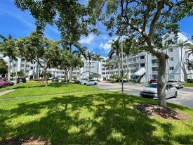 10700 St in Doral, FL - Building Photo