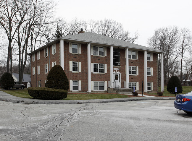 Auburn Garden Apartments in Auburn, MA - Building Photo - Building Photo