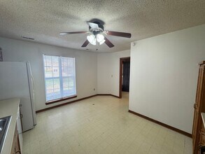 1006 Foxridge Dr in Warrensburg, MO - Building Photo - Building Photo