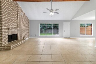 16322 Espinosa Dr in Houston, TX - Building Photo - Building Photo